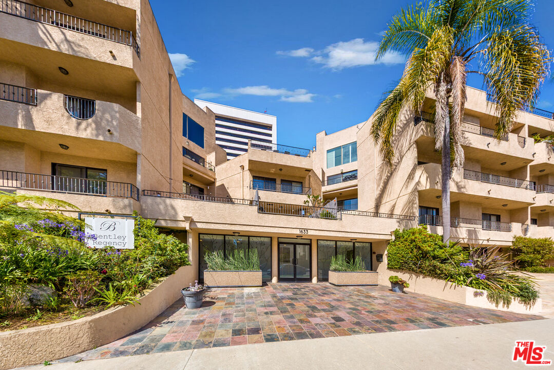 1633 S Bentley Ave Unit: 203