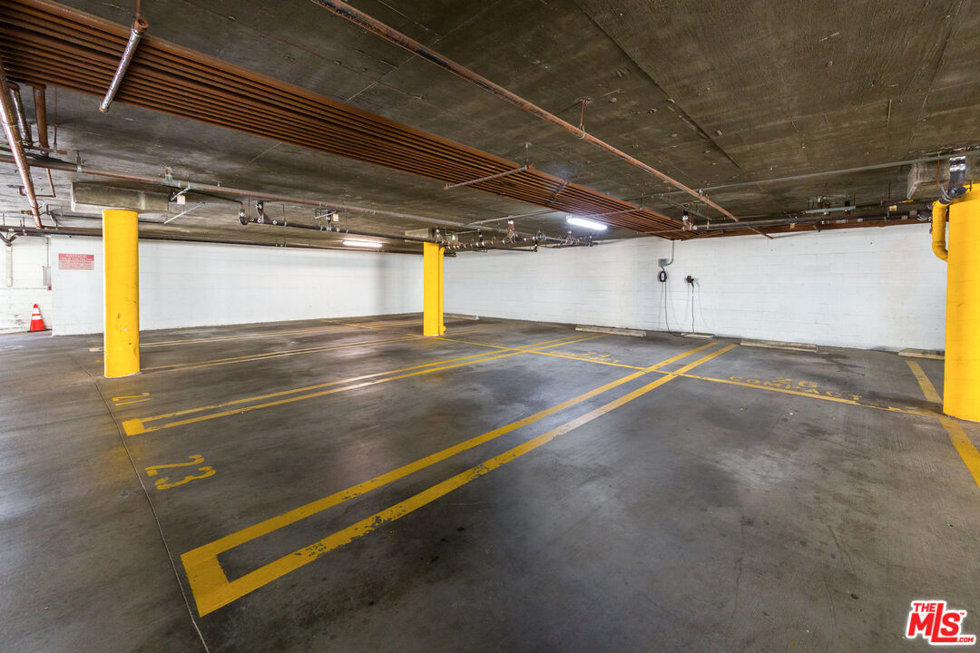 1633 S Bentley Ave Unit: 203