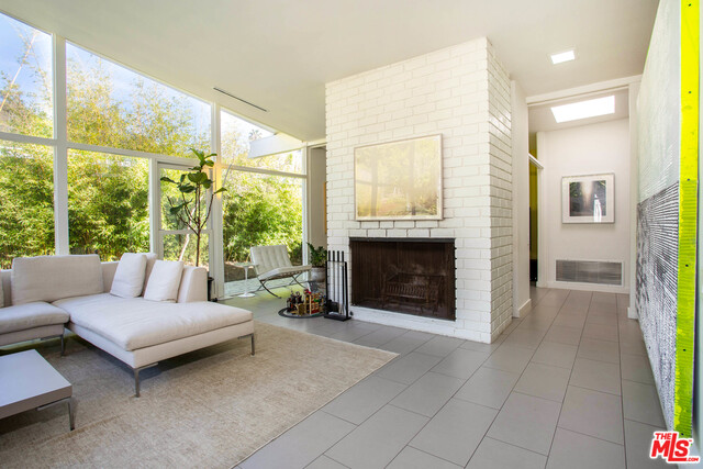 7561 LOLINA LN