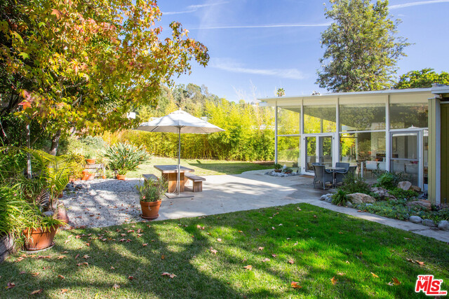 7561 LOLINA LN
