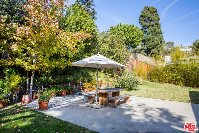 7561 LOLINA LN