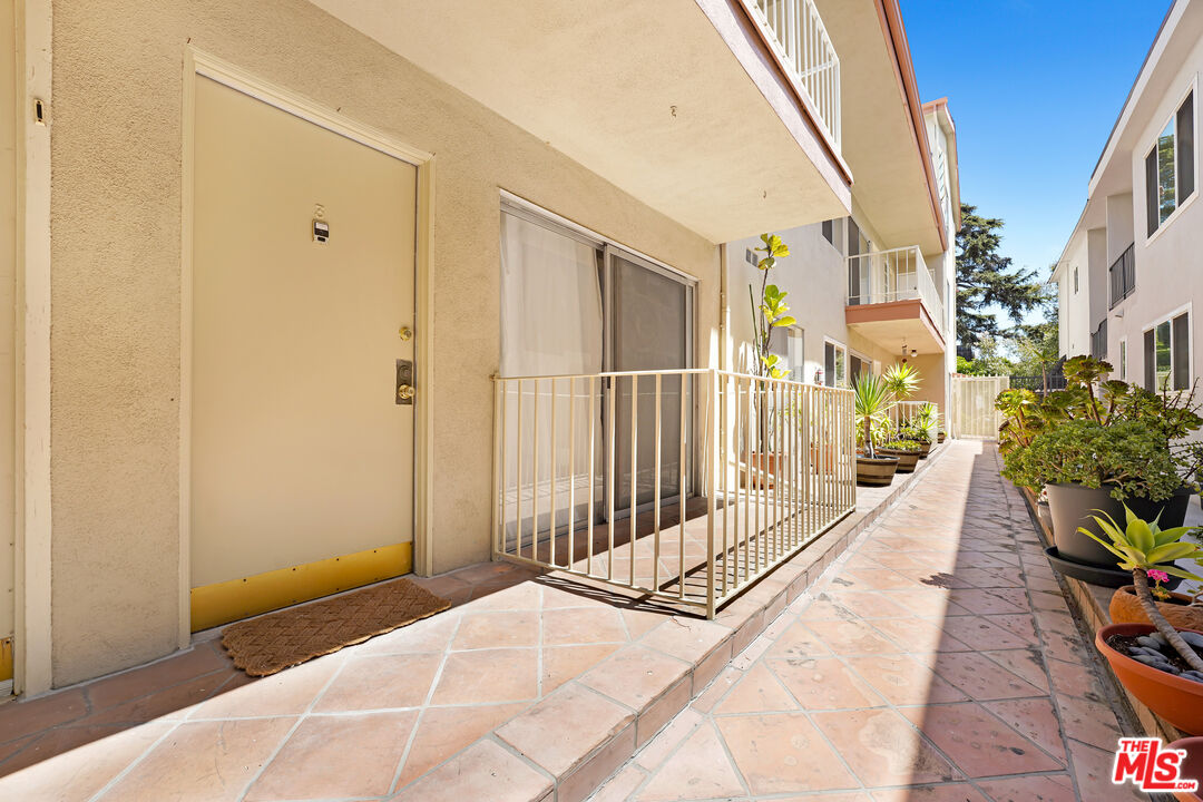 1044 9th St Unit: 3