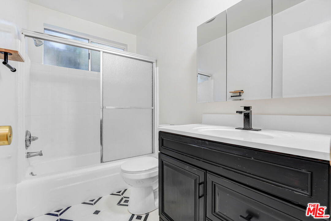 1044 9th St Unit: 3