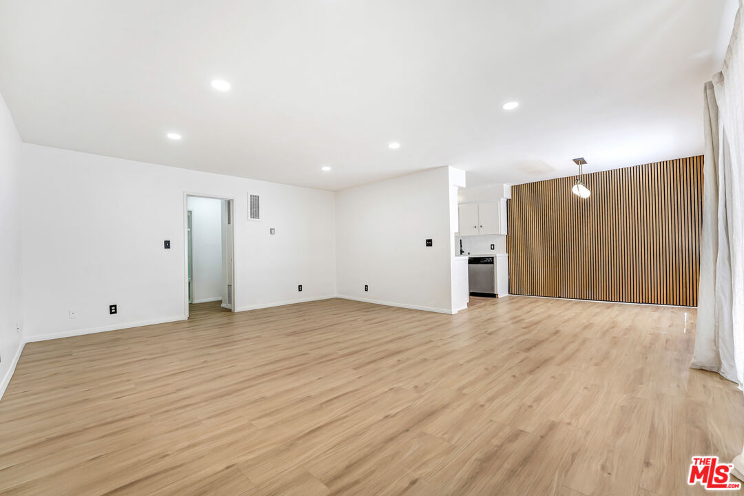 1044 9th St Unit: 3