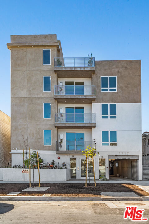1717 Winona Blvd Unit: 302