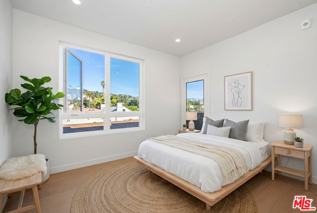 1717 Winona Blvd Unit: 302