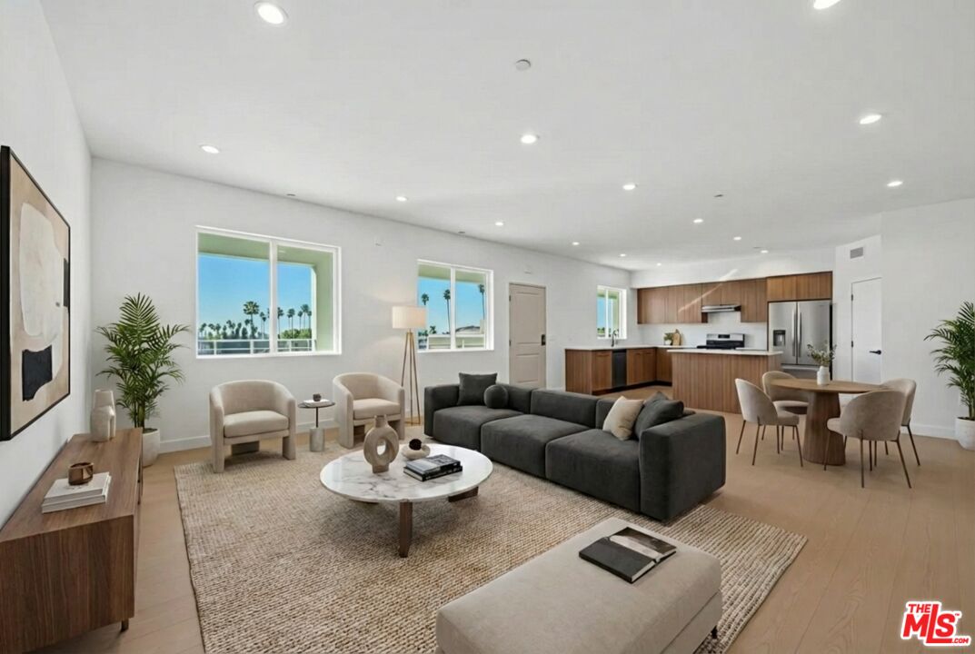 1717 Winona Blvd Unit: 302