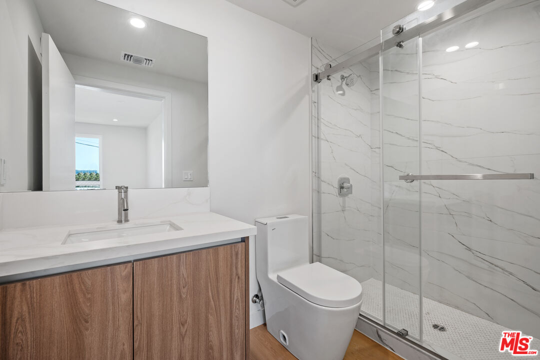1717 Winona Blvd Unit: 302