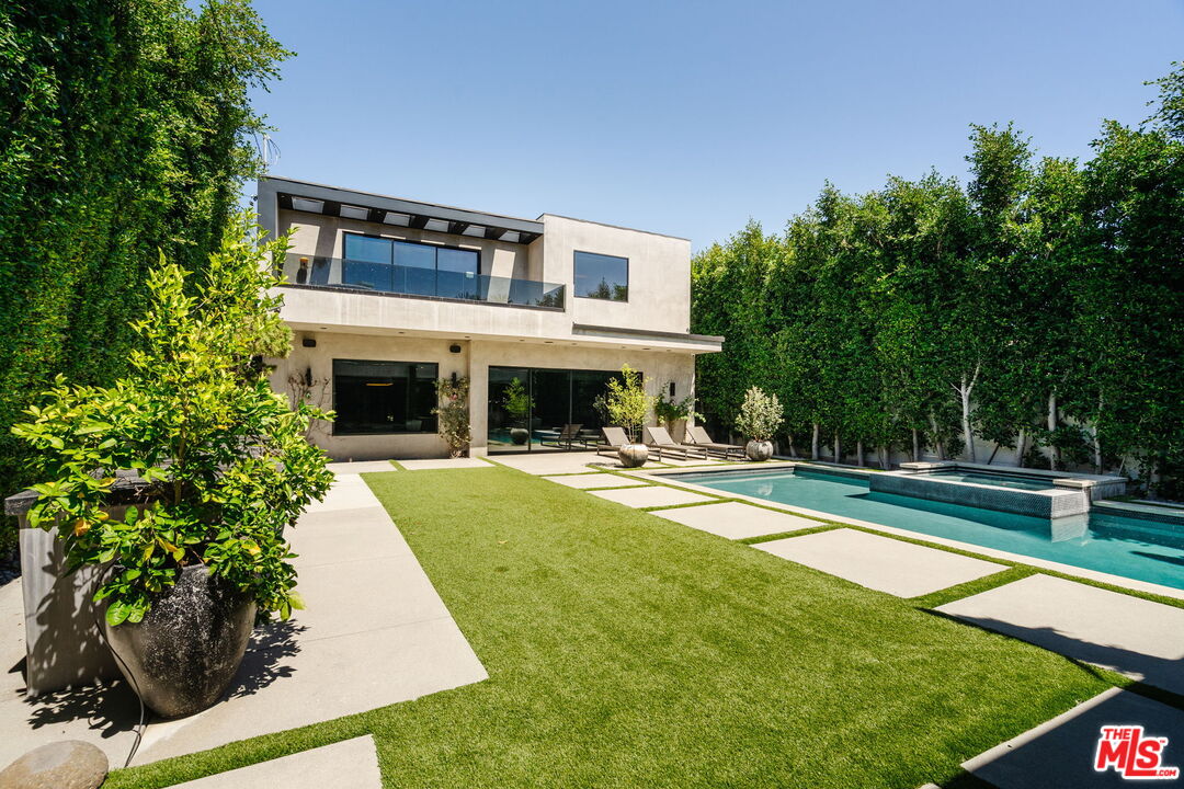 537 N Alta Vista Blvd