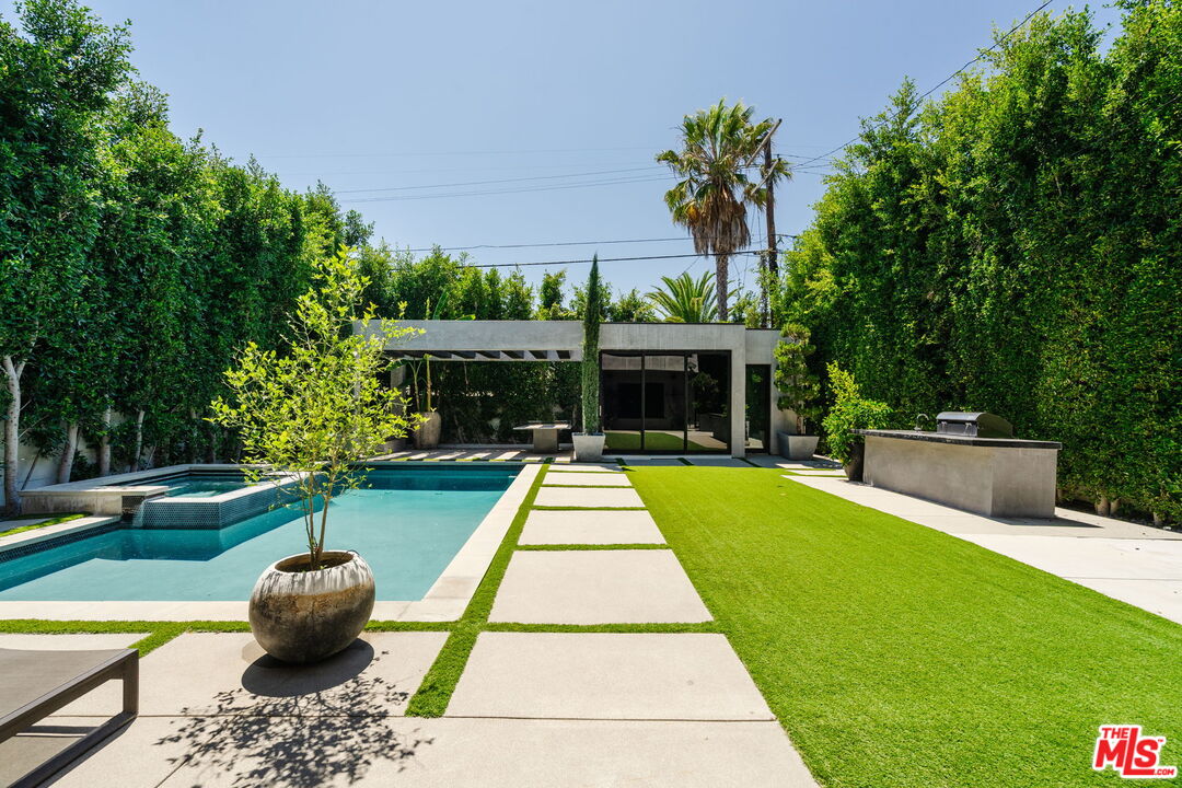 537 N Alta Vista Blvd