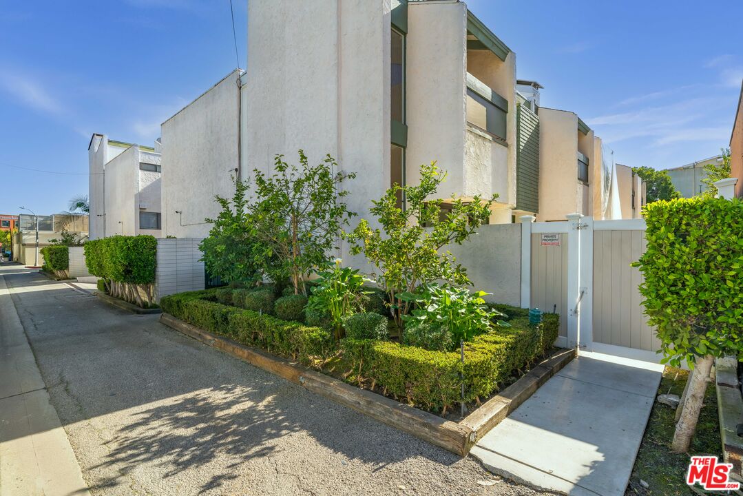 9509 W Olympic Blvd