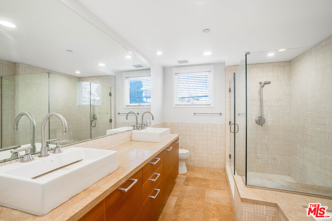 1517 S Bentley Ave Unit: 304