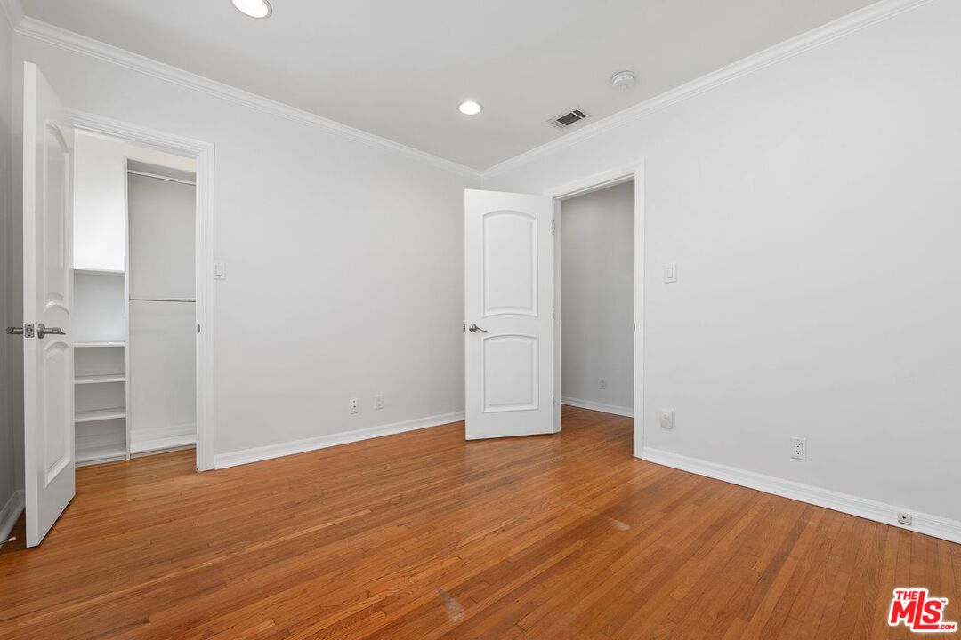 2030 Kelton Ave