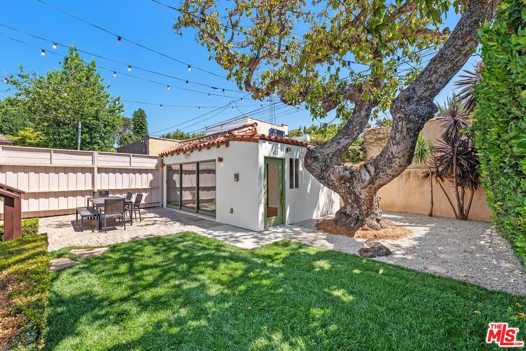 2030 Kelton Ave