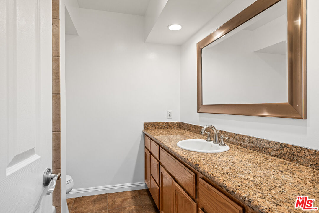 7560 Hollywood Blvd Unit: 109