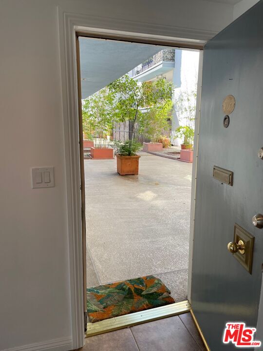 7560 Hollywood Blvd Unit: 109