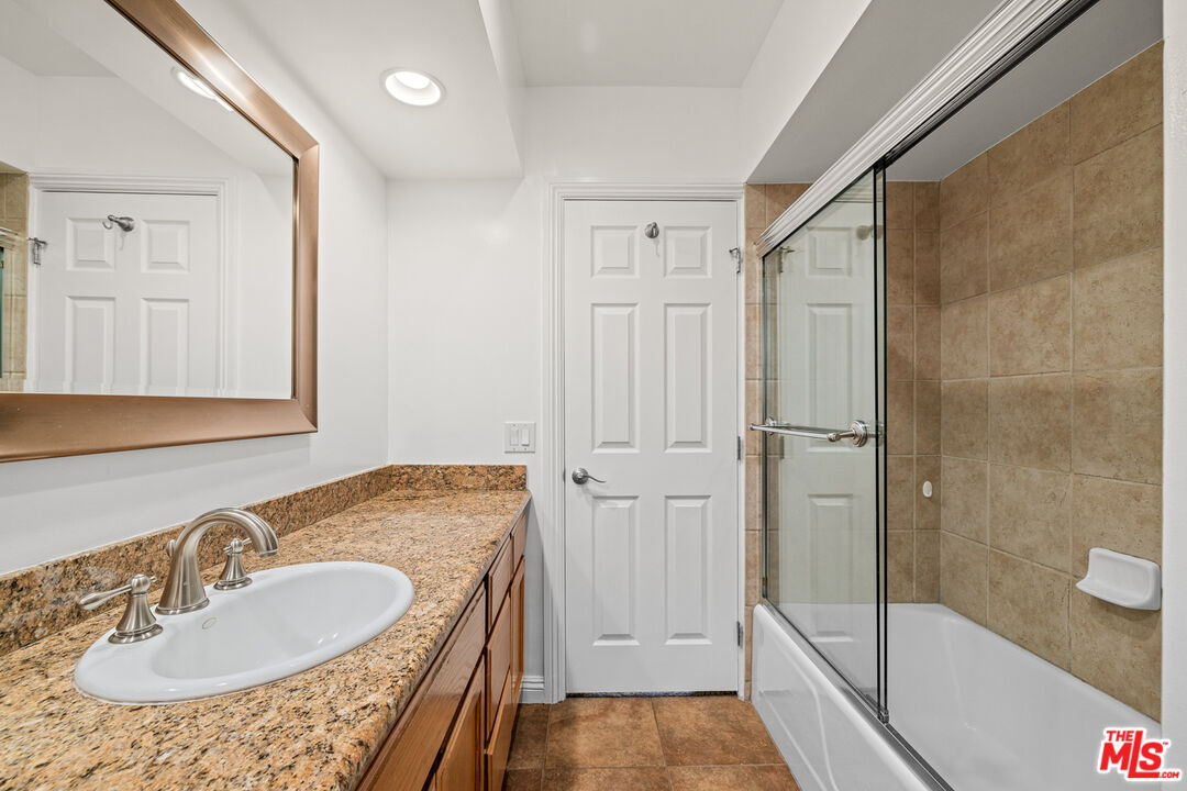 7560 Hollywood Blvd Unit: 109
