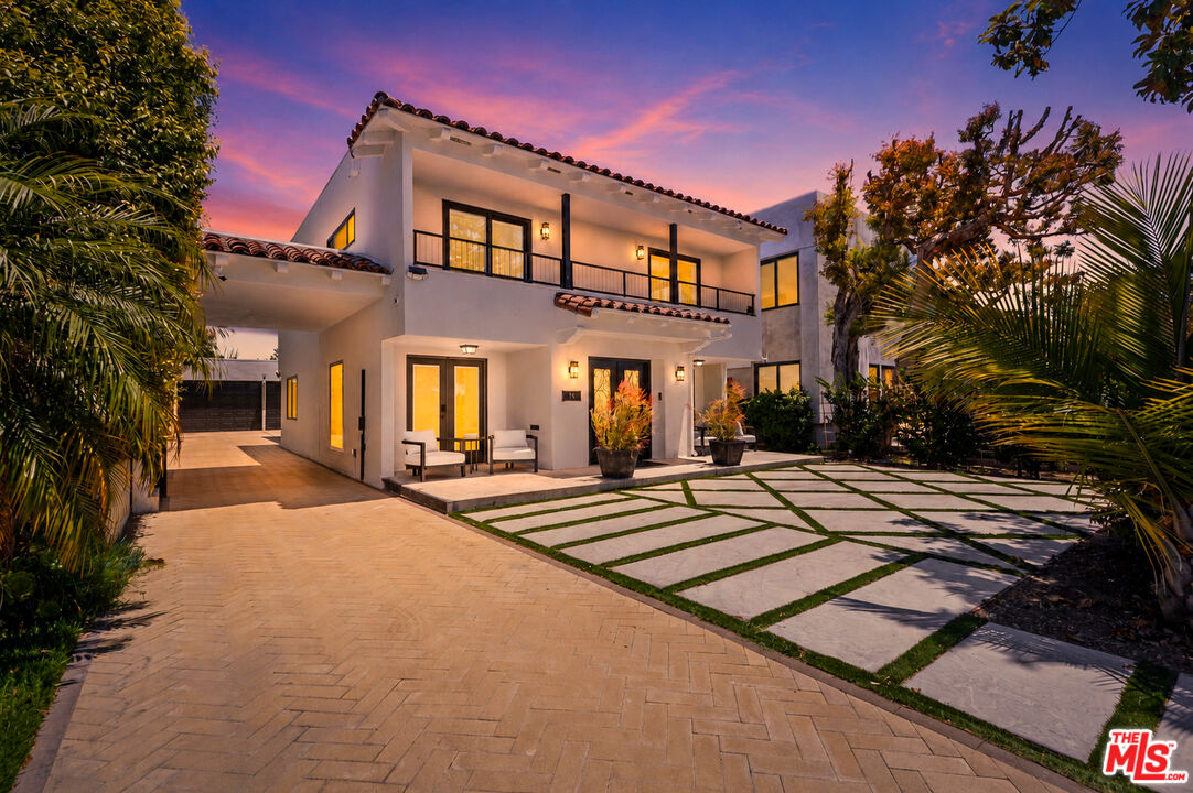 916 Santiago Ave