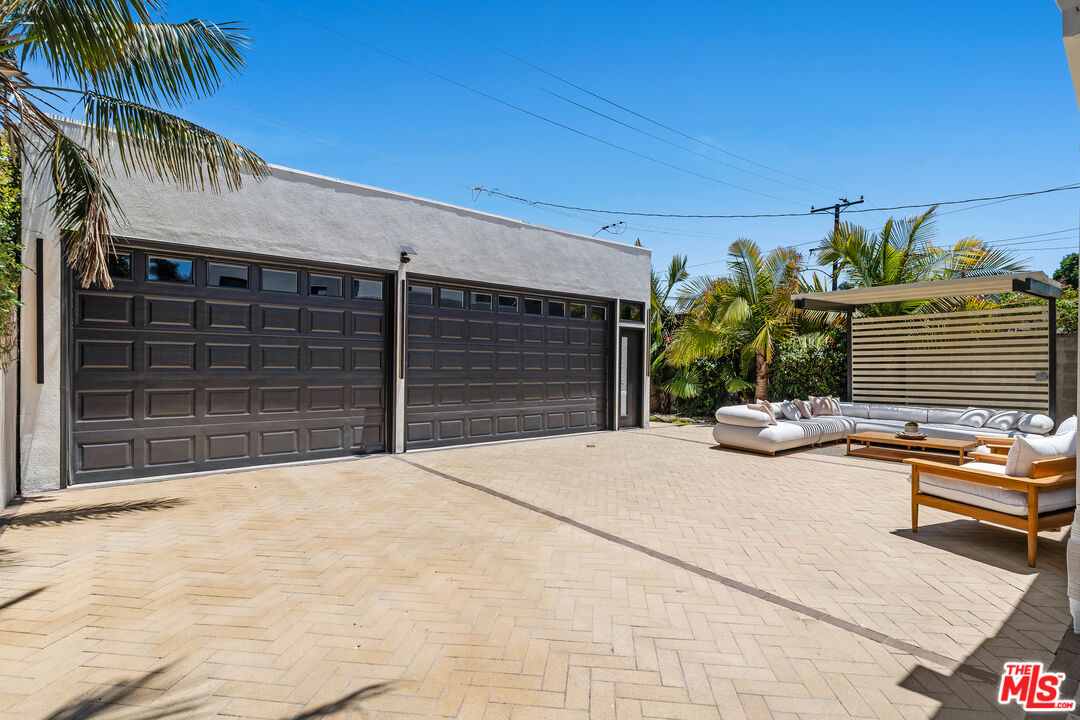 916 Santiago Ave