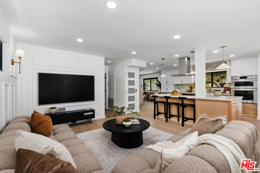 916 Santiago Ave