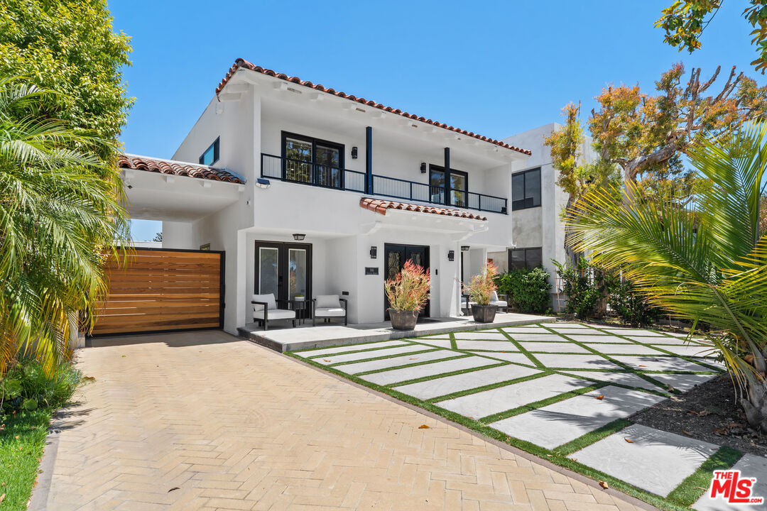 916 Santiago Ave