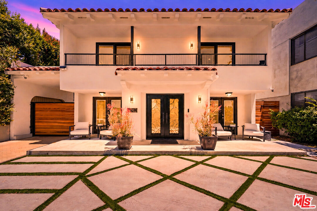 916 Santiago Ave