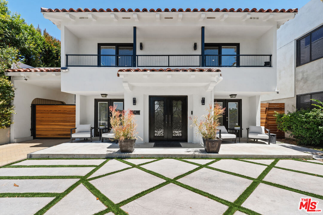916 Santiago Ave