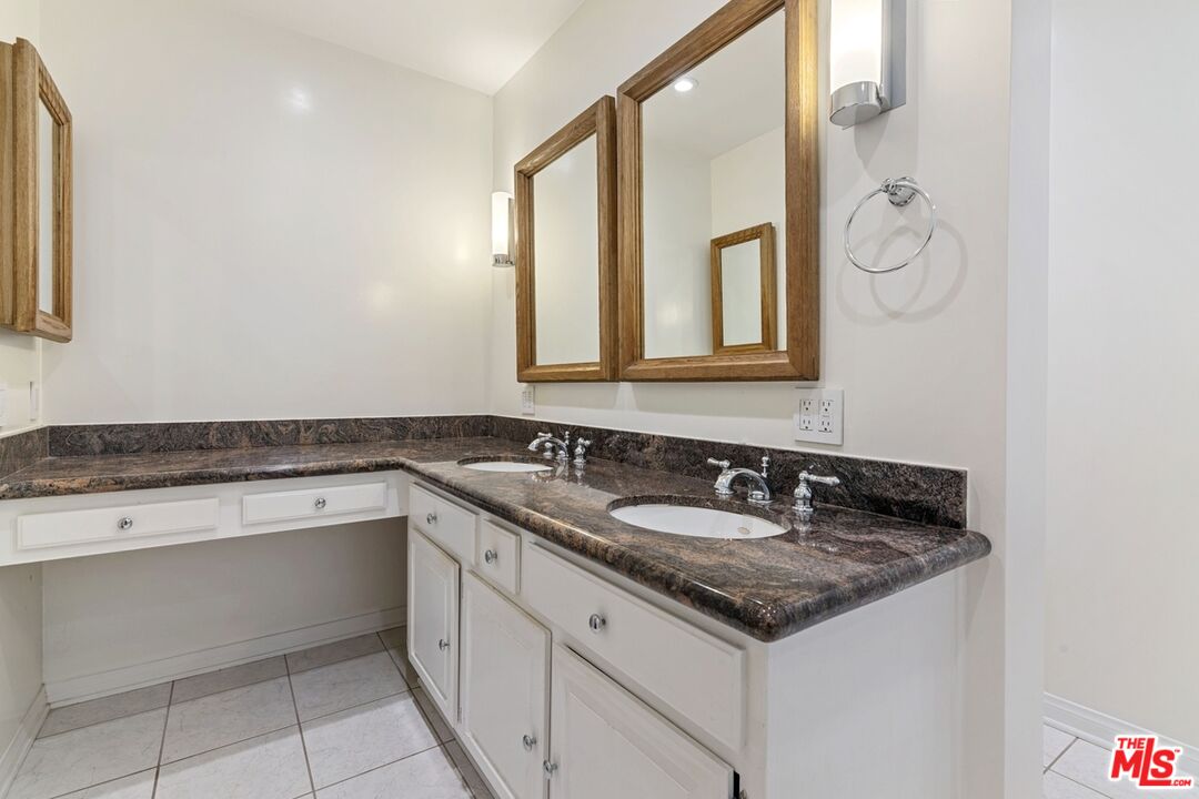 2031 S Bentley Ave Unit: 107