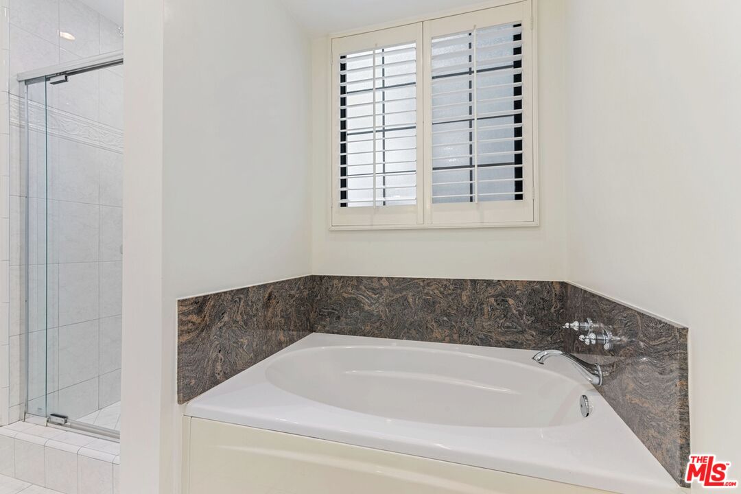 2031 S Bentley Ave Unit: 107