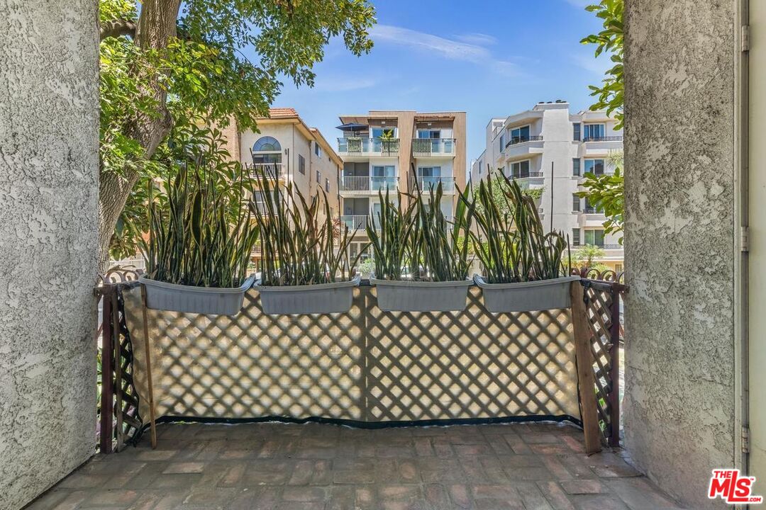 2031 S Bentley Ave Unit: 107
