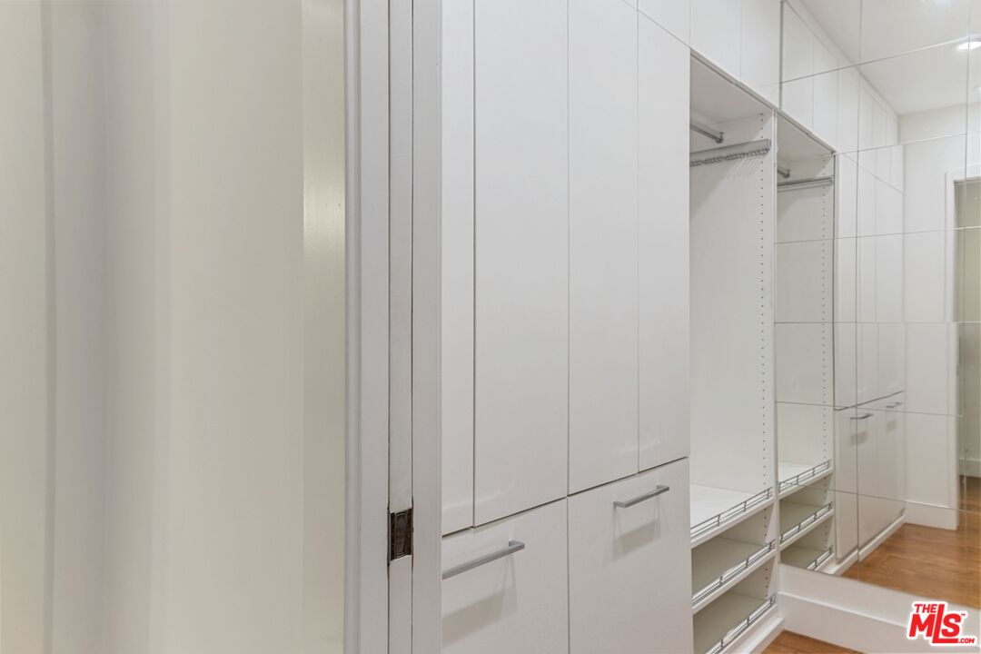 2031 S Bentley Ave Unit: 107