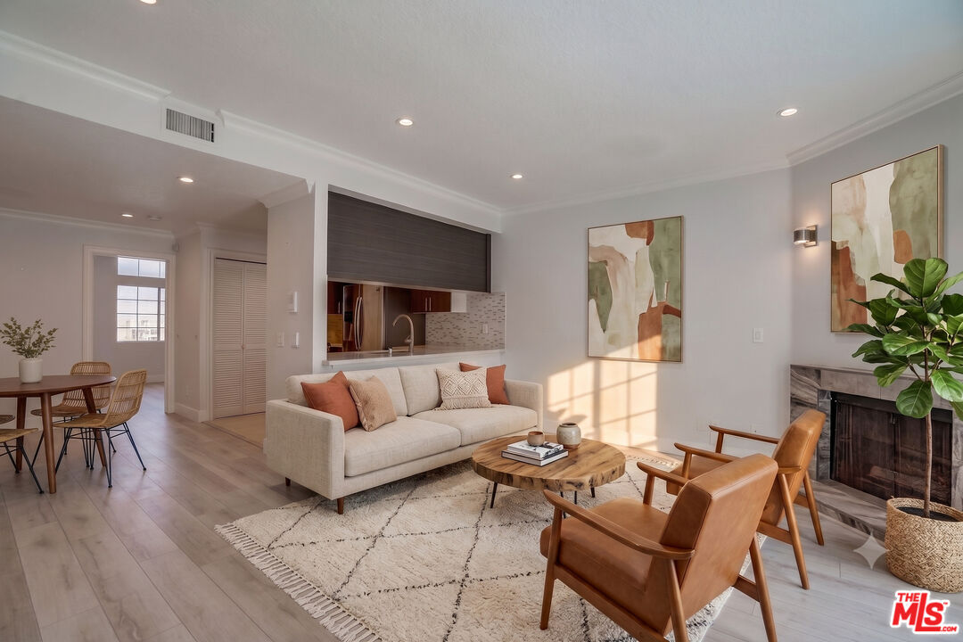 1034 S Shenandoah St Unit: 2