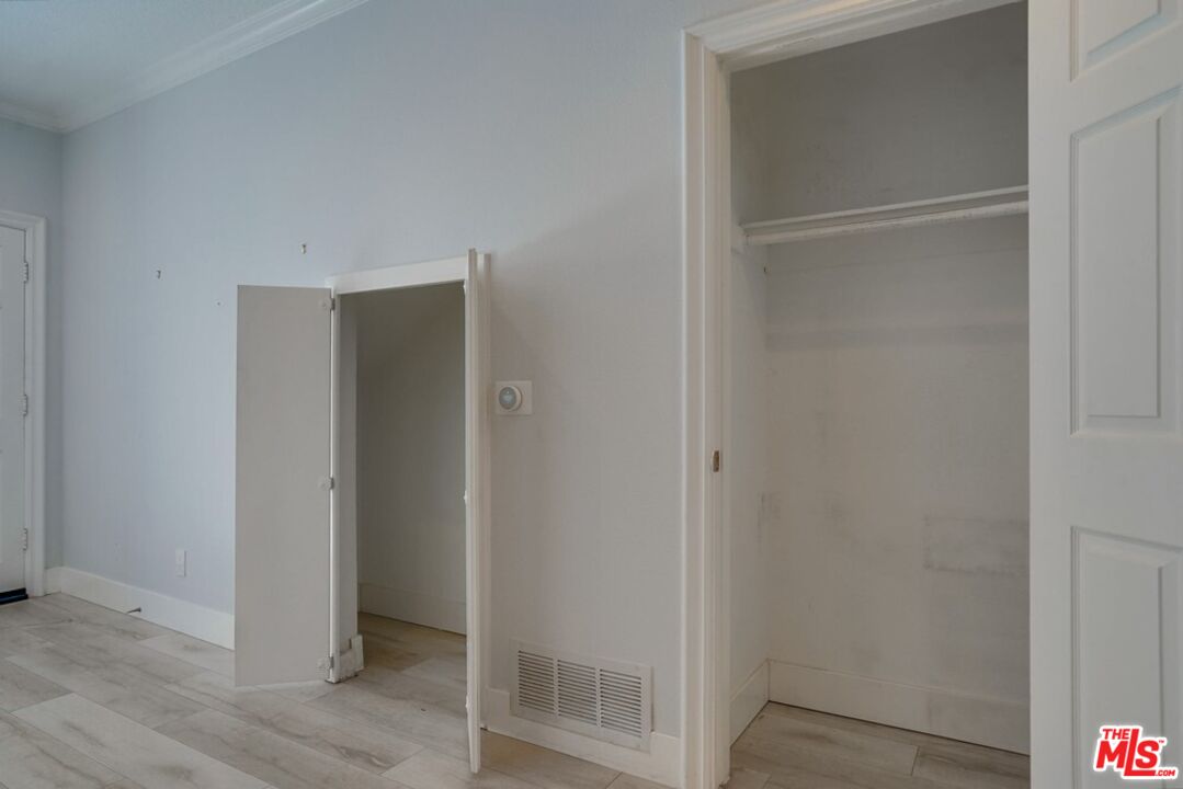 1034 S Shenandoah St Unit: 2