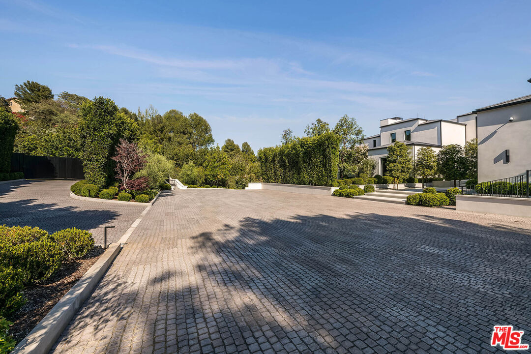 73 Beverly Park Ln