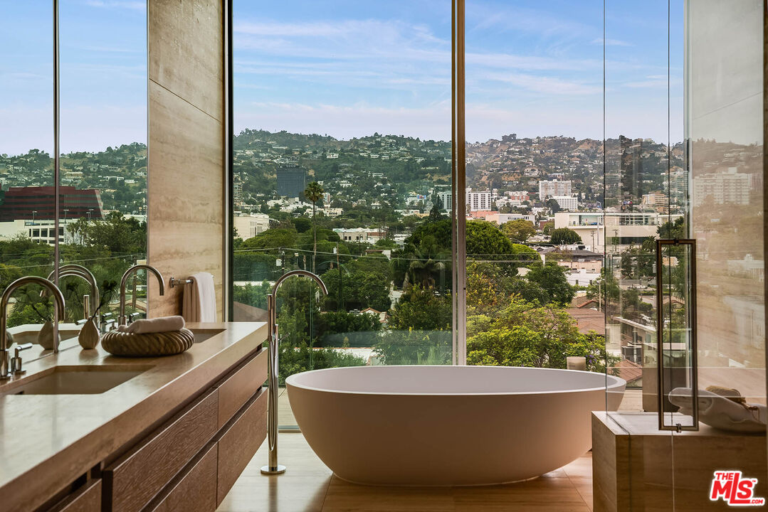 8899 Beverly Blvd Unit: 5E