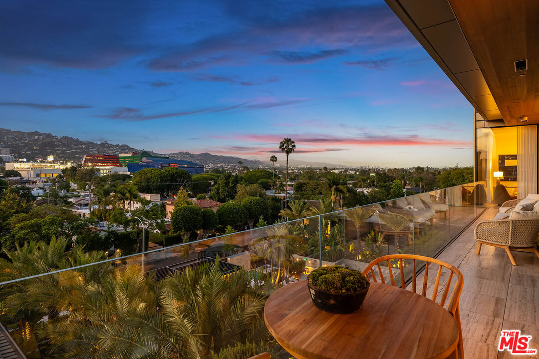 8899 Beverly Blvd Unit: 5E