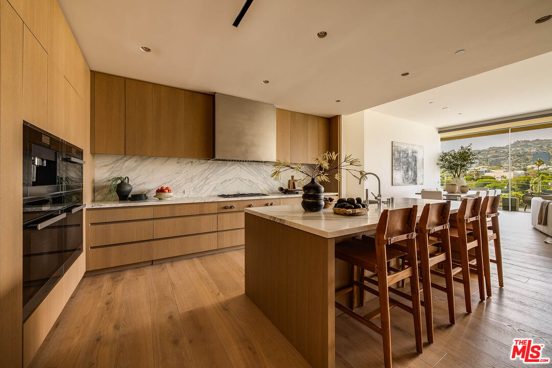 8899 Beverly Blvd Unit: 5E