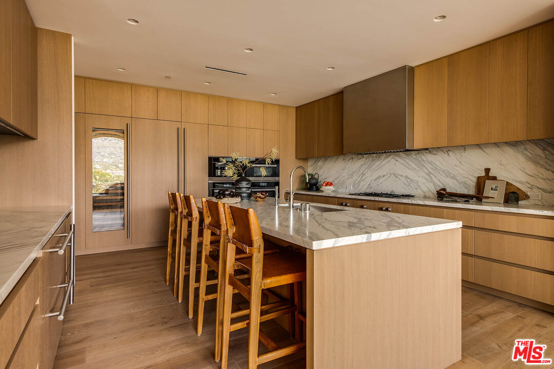 8899 Beverly Blvd Unit: 5E
