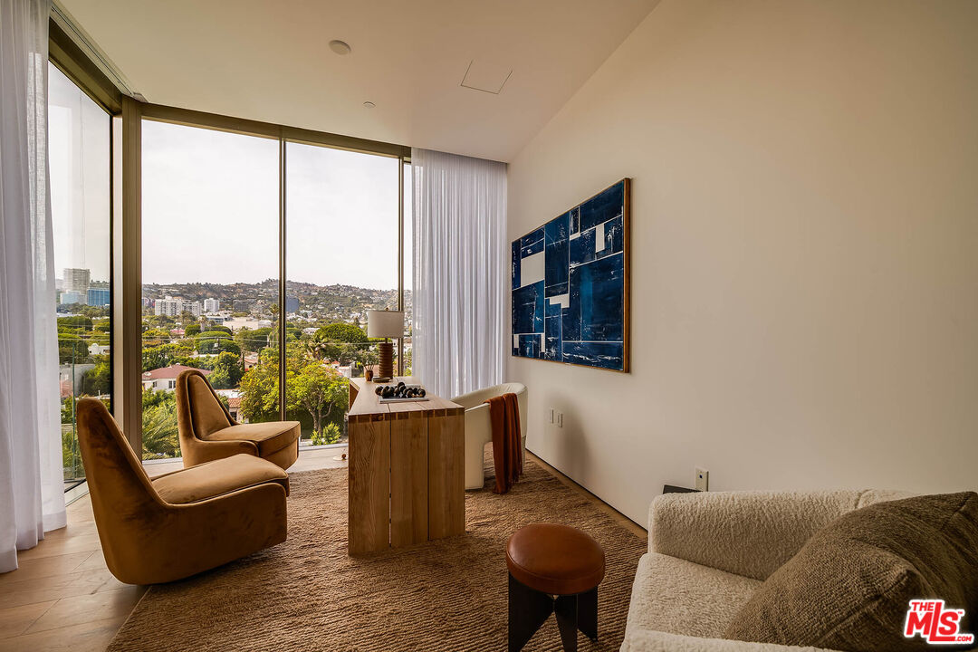 8899 Beverly Blvd Unit: 5E