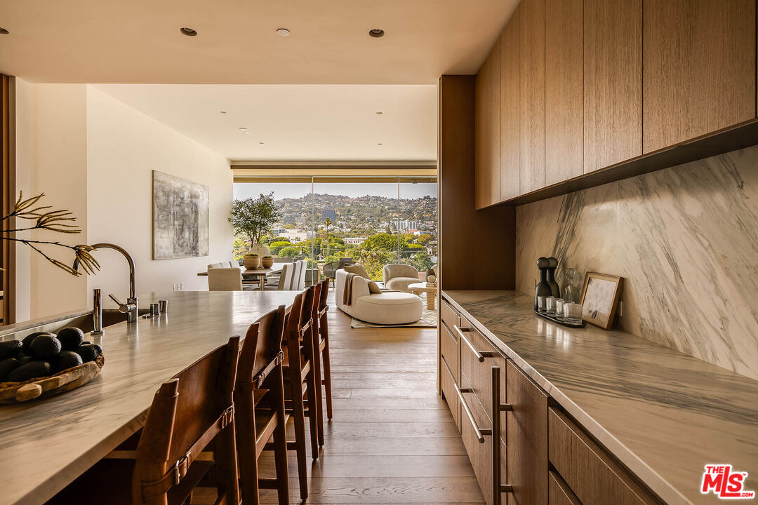 8899 Beverly Blvd Unit: 5E