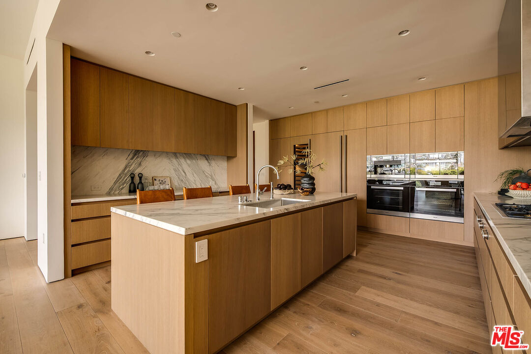 8899 Beverly Blvd Unit: 5E