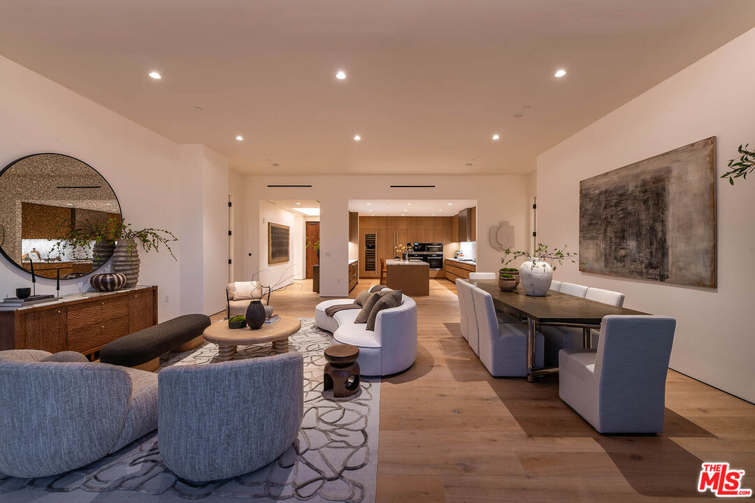 8899 Beverly Blvd Unit: 5E