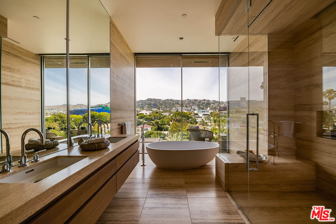 8899 Beverly Blvd Unit: 5E