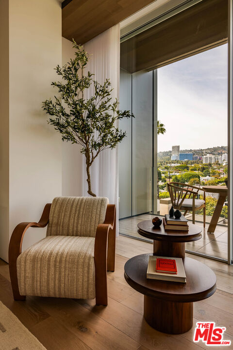 8899 Beverly Blvd Unit: 5E
