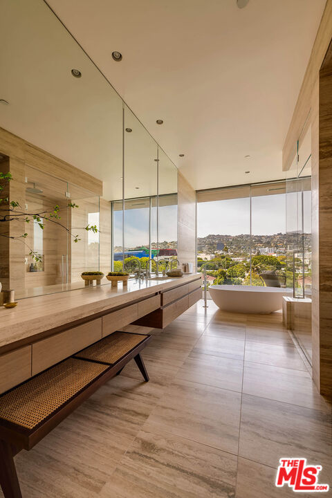 8899 Beverly Blvd Unit: 5E