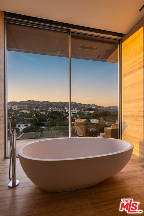 8899 Beverly Blvd Unit: 5E