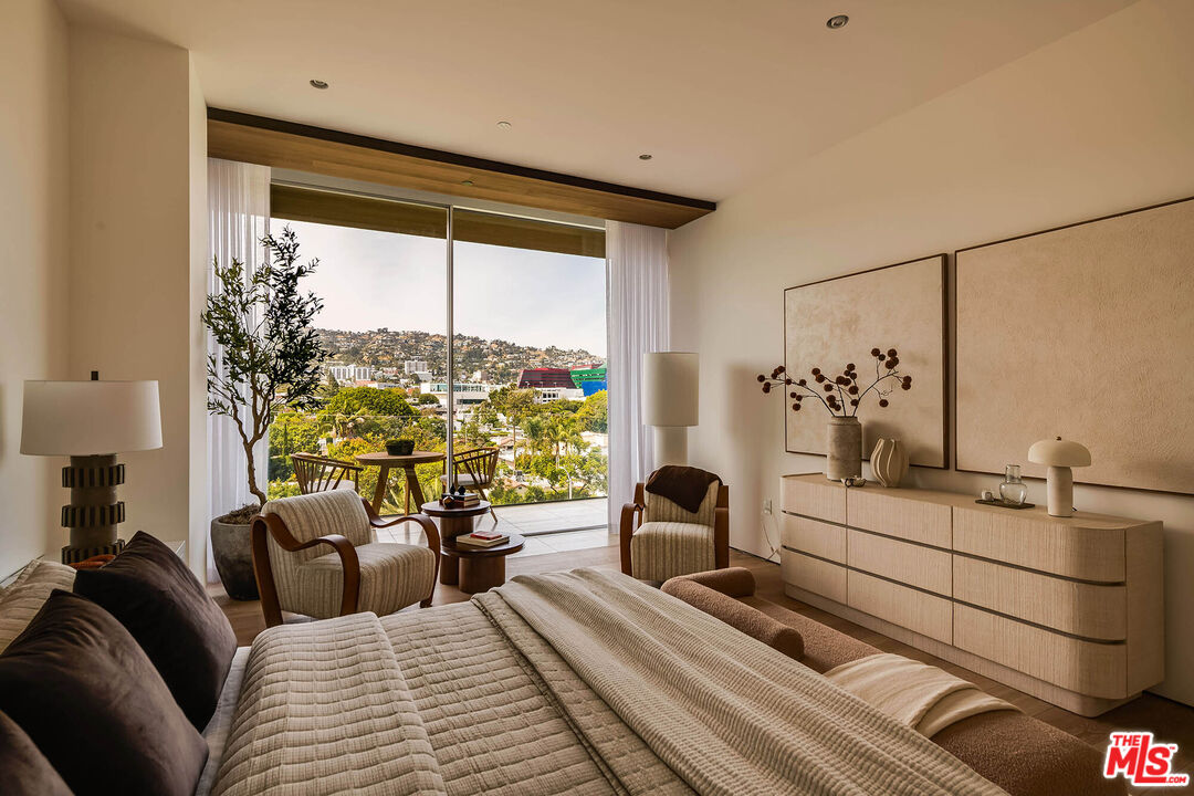 8899 Beverly Blvd Unit: 5E