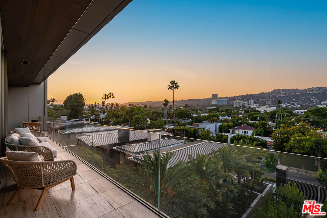 8899 Beverly Blvd Unit: 5E