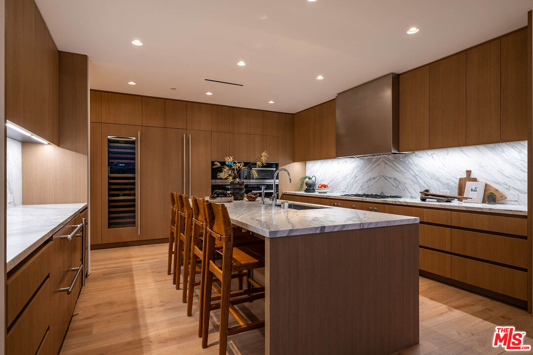 8899 Beverly Blvd Unit: 5E