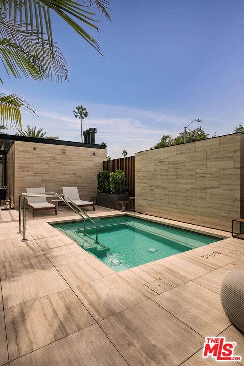 8899 Beverly Blvd Unit: 5E